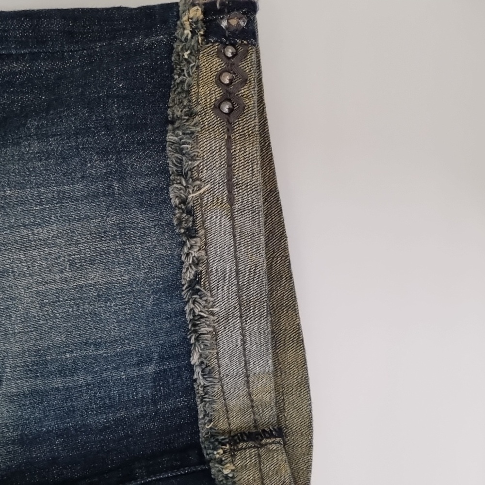 Rose Royce, dark blue denim shorts, rose button and stud details, size 27 5/6 - Picture 4 of 14